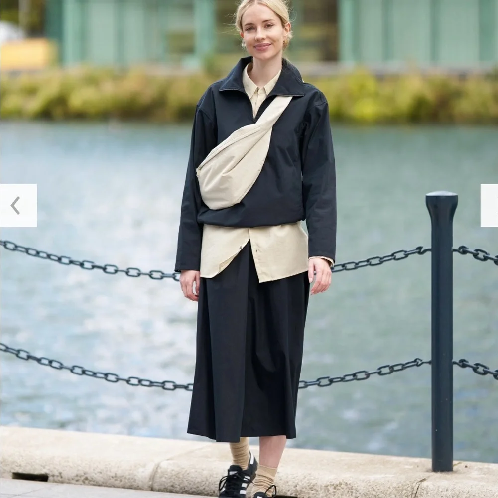 UNIQLO U Unisex Crossbody Bag in Beige - Picture 7 of 9